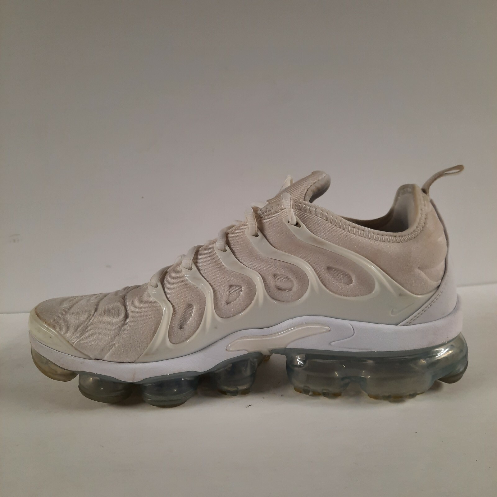 white vapormax plus size 5