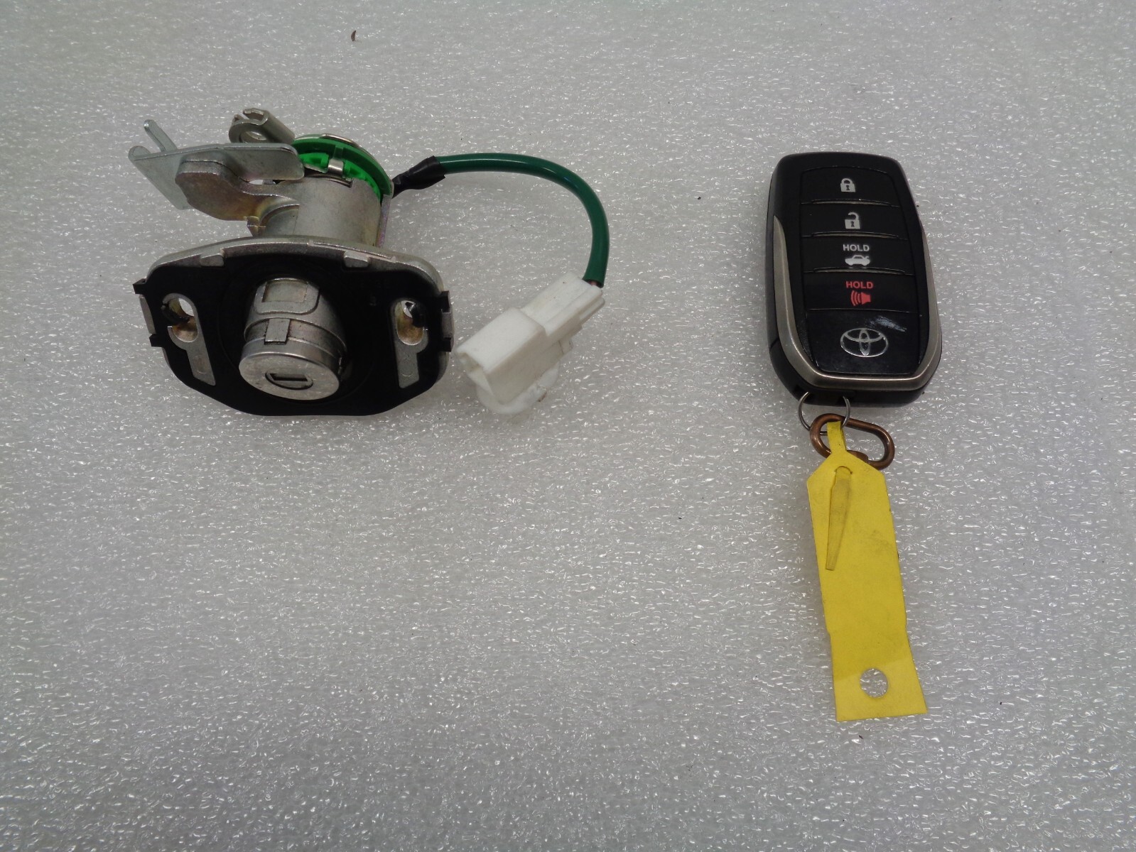 16-20 Toyota Mirai Smart Key Keyless Remote w/ Trunk Lock Cylinder OEM AK240936