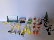 LIONEL TRAIN ASSORT LOT OF 33 VINTAGE RR RAILROAD SIGNS CONSTRUCTION TREE