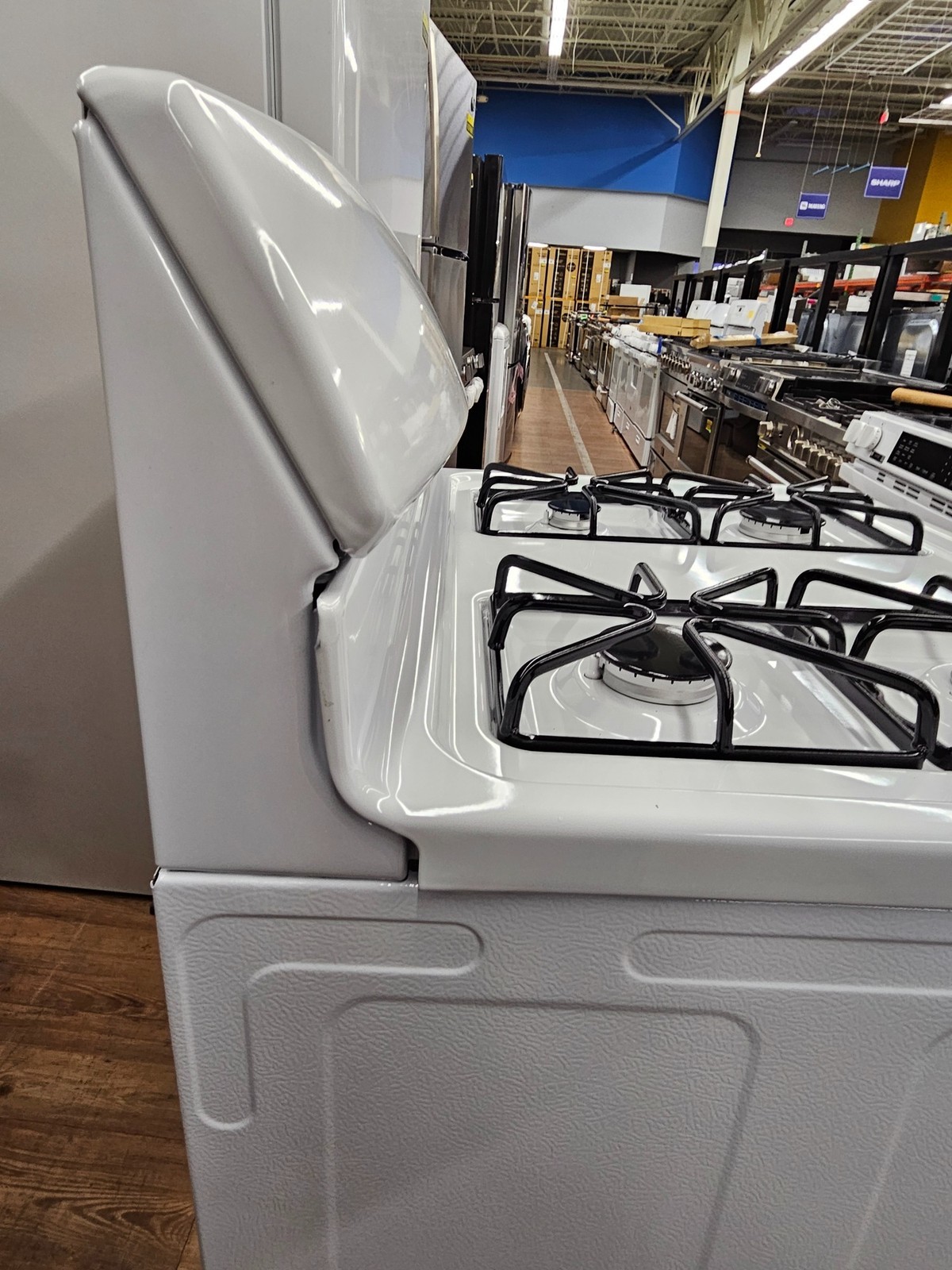 GE JGBS10DEMWW 30" White Freestanding 4 Burner Gas Range NOB #157650