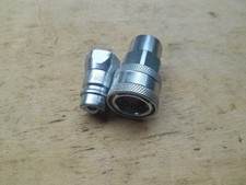 Pioneer style quick attach hydraulic fittings