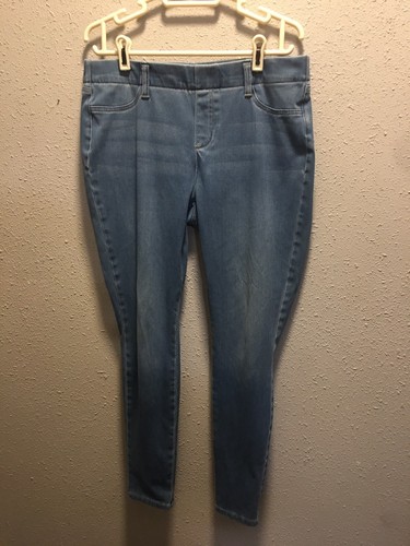Women’s jeans Amazon essentials size M regular