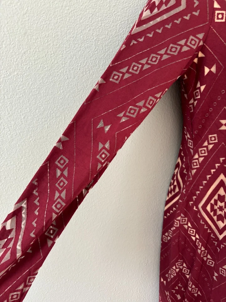 Vestido midi ceñido al cuerpo forrado borgoña manga larga Ashro para mujer talla mediana Foto 4 de 4