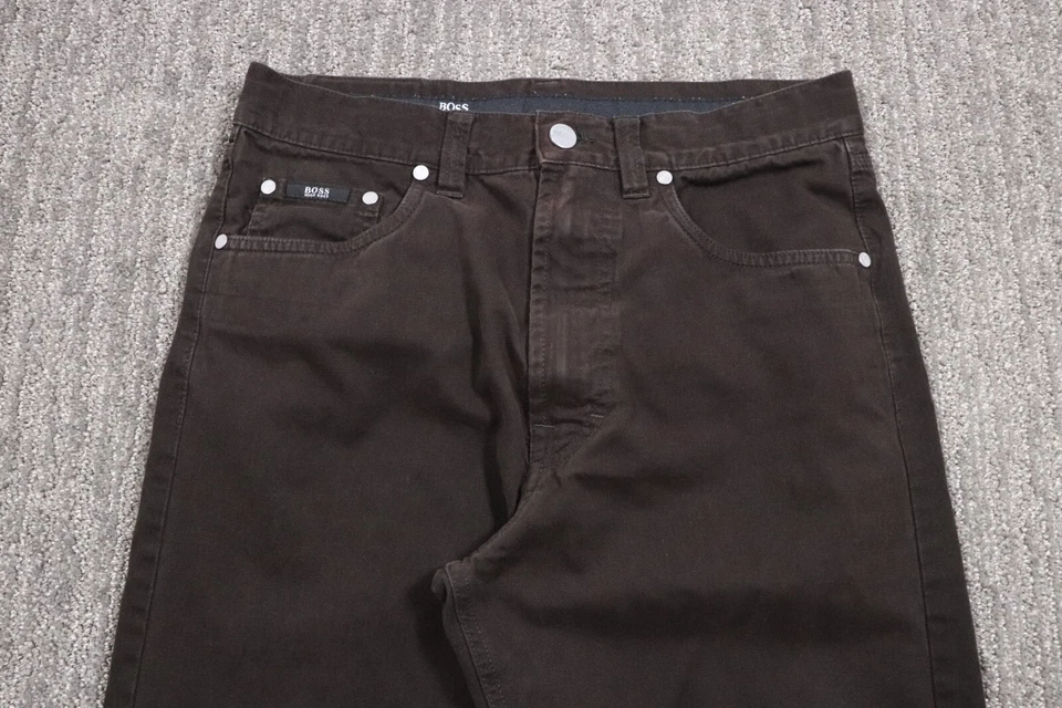 Pantalones de mezclilla Hugo Boss Alabama calce recto tiro medio sarga terciopelo marrón para hombre 32x32 Foto 4 de 4