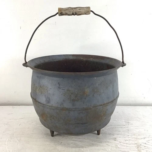 Antique Wagner Sidney #8 Cast Iron 3 Leg Bean Pot, Cauldron Kettle 10 1/2”