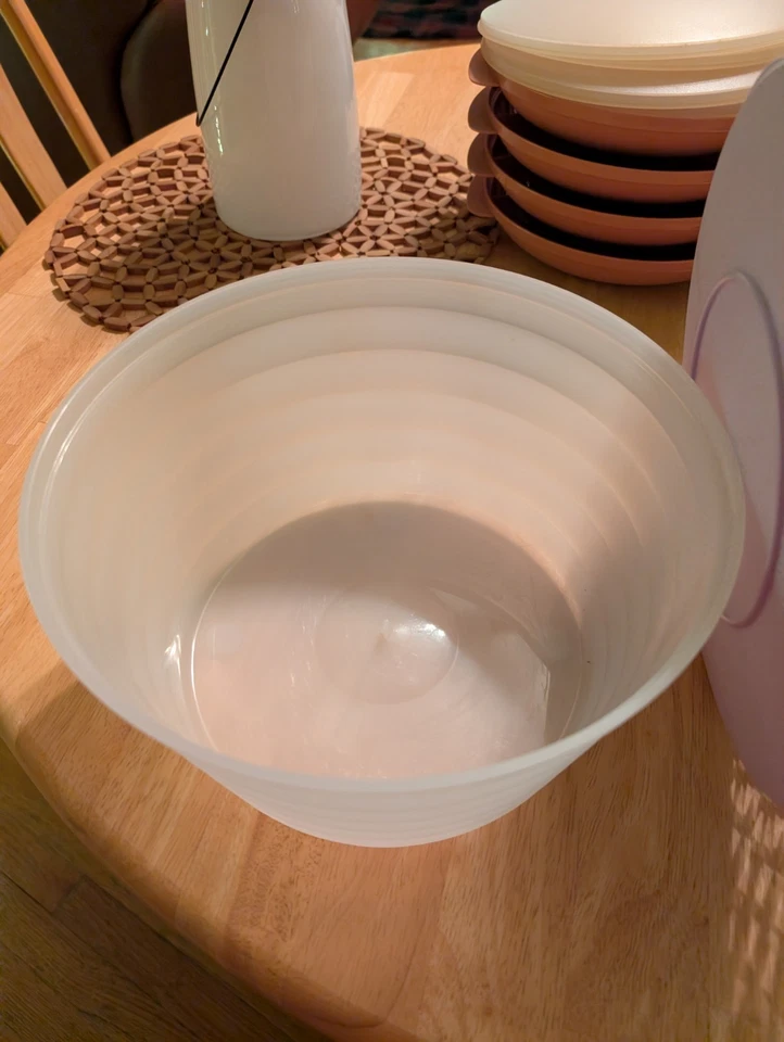 vintage Tupperware Spin N Save Lettuce Salad Spinner 4.5 L Bowl - Image 4 of 4