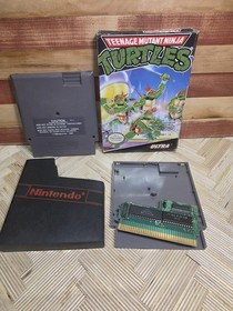 Teenage Mutant Ninja Turtles Nintendo NES completo di scatola cib testato funzionante