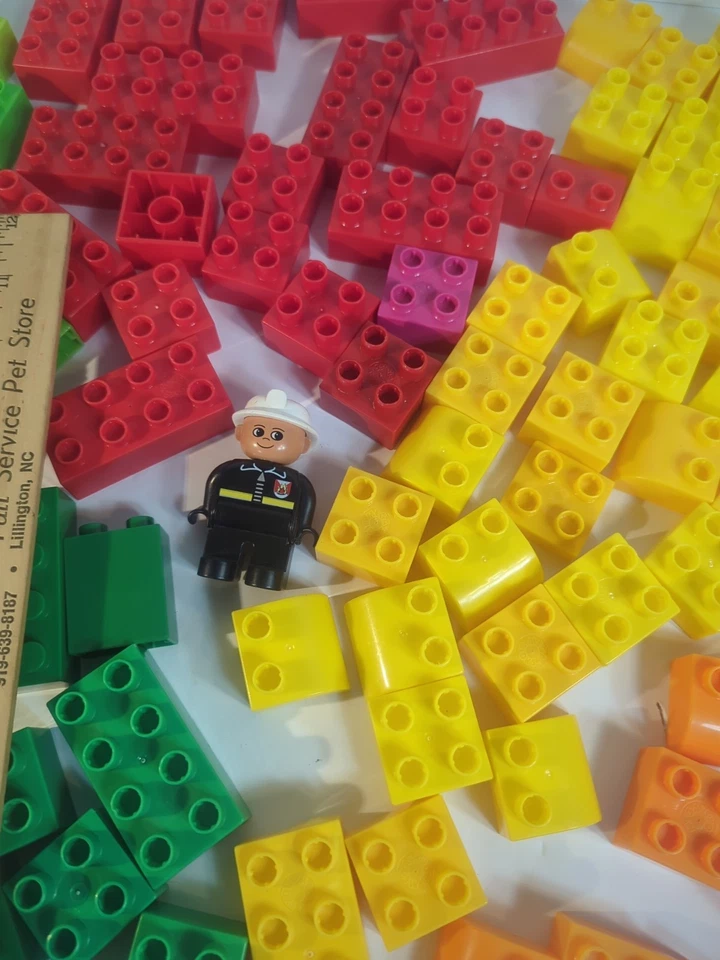 Lot Of 157 Mega Bloks Building Blocks Ages 3 up Preschool Toy 2+ LBS Mixed Lot  - Image 3 of 4