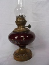 lampe à pétrole ancienne en faïence émaillée