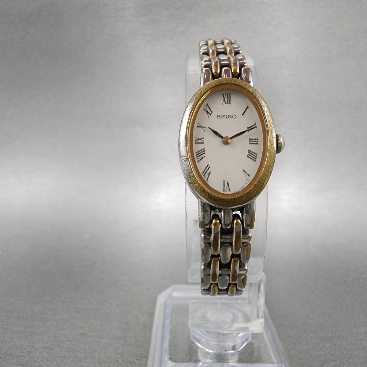 Seiko Watch Women 17mm White Dial Two Tone Oval Vintage V400-1029