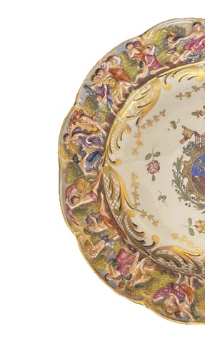 Antique Capodimonte Armorial Crest Plate ~ 7.5 Diameter - Picture 6 of 8