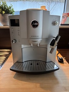 Jura Impressa E85 Classic Kaffeevollautomat, Silber