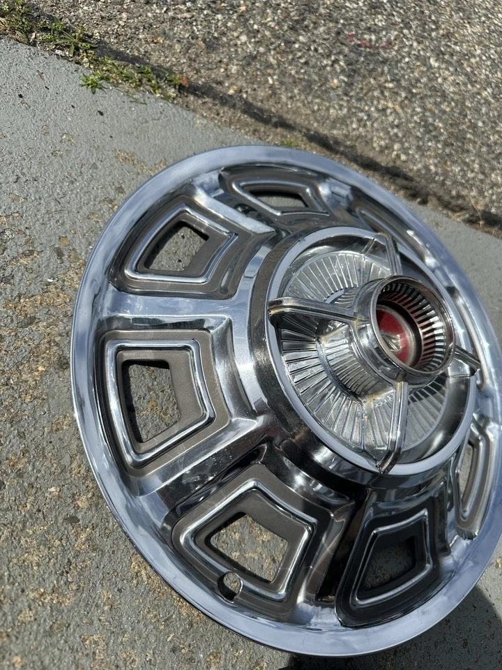 4 1966 Ford Fairlane 14” calotas giratórias tampas de roda bons motoristas 66 manchas - Imagem 4 de 4