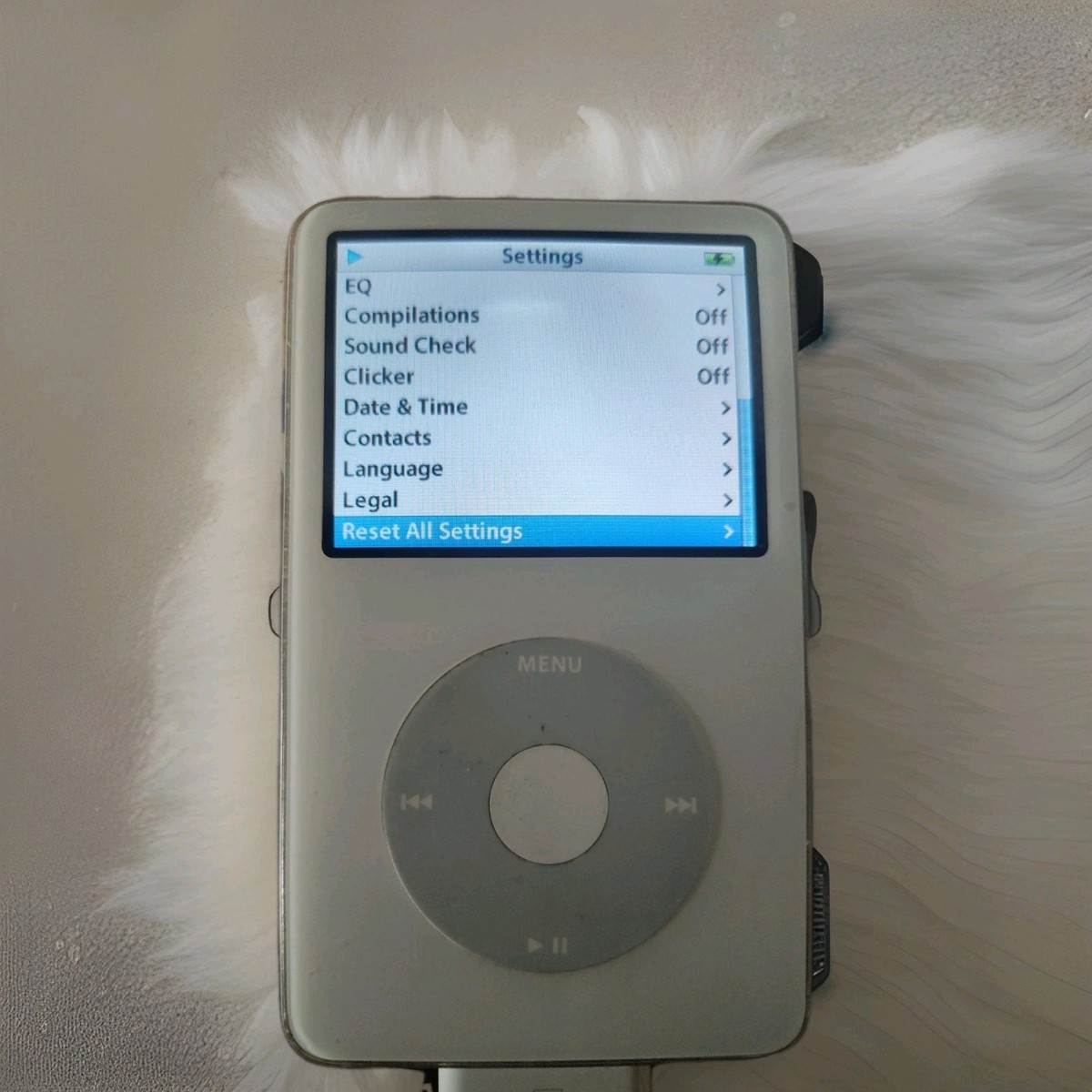 Apple iPod Video 5th Generation White (30 GB) Model A1136