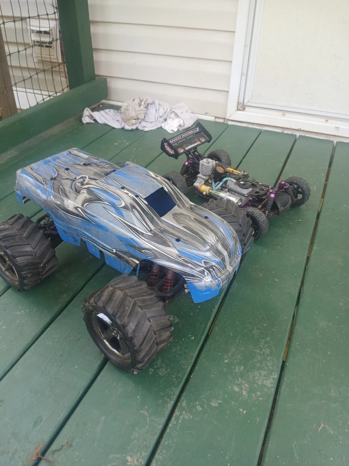 TRAXXAS TMAXX Nitro RC Truck 4x4 (Usado) TAMBÉM REDESENHANDO SHOCKWAVE Nitro BUGGY - Imagem 2 de 4