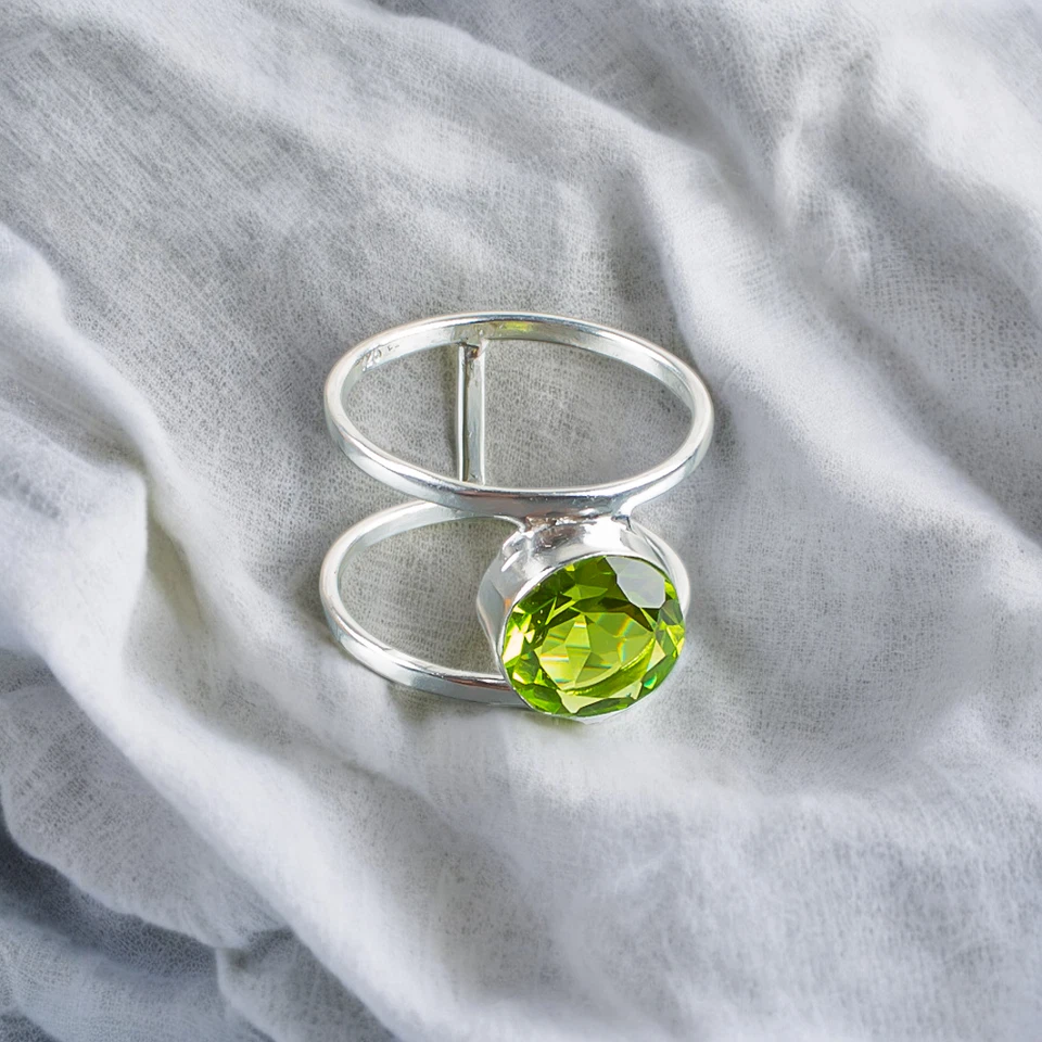 Attractive Peridot Gemstone Handmade Solid 925 Sterling Silver Jewelry Ring - Image 2 of 2
