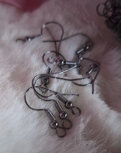 X 10 Kit Crochet Boucle D'oreille, Fermoir Et Anneaux, Gris Foncé, Neuf - Picture 2 of 3