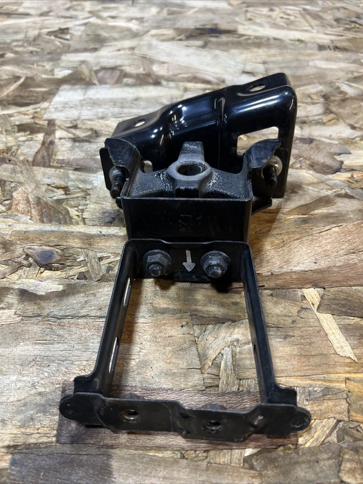 Nissan GT-R 2009-2020 MONTAJE DE ESCAPE OEM para R35 GT-R RH DERECHO Foto 4 de 4