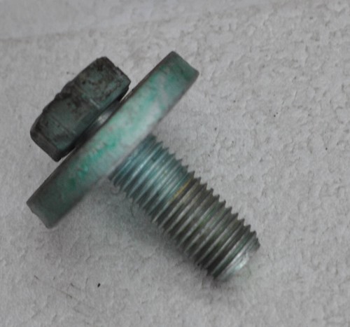 Audi A3 8P (03-12) 1,9TDI BKC 77KW Schraube Nockenwellen Rad #33515-B162