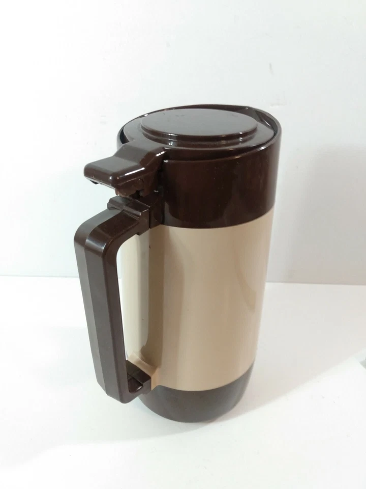 Vintage ACME Insulated Coffee Carafe Pitcher Pint Brown/Tan 16oz USA - Image 4 of 4