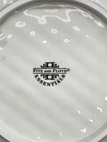 Fitz And Floyd Christmas Wreath Plate Fruit Ribbon and Bow 9" - Picture 3 of 7