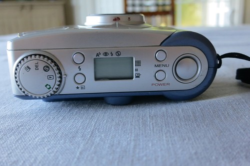 Samsung Digimax 130 1.3 MP Digital Camera, Silver/Blue - Picture 9 of 12