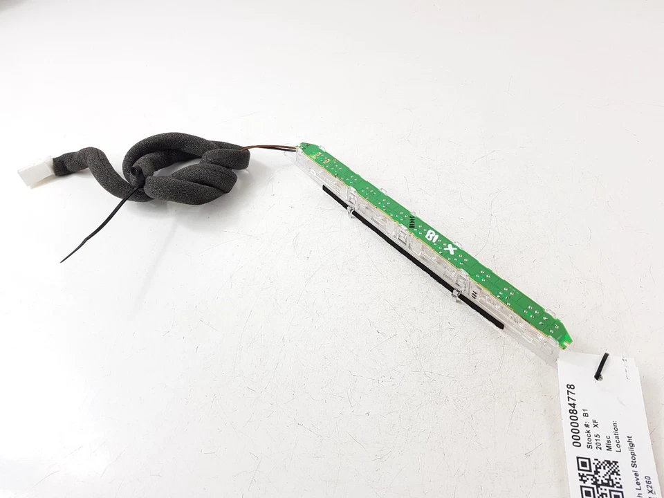 JAGUAR XF TOP CENTRE TAILLIGHT A046811 X250 2015 - Image 4 of 4