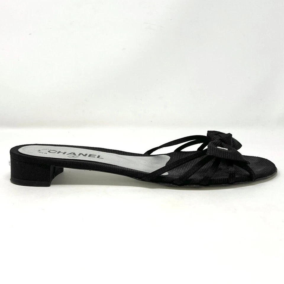Chanel Black Grosgrain Bow Slide Sandals with Pearl Interlocking Logo  Size 39.5 - Image 4 of 4