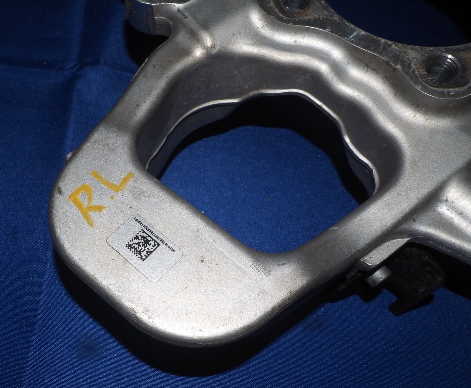 2022-2026 Maserati MC20 MCPura left Rear Spindle Knuckle W/O Hub 1500 Miles OEM