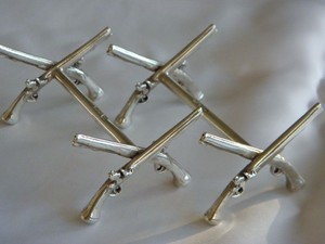 SOLID SILVER PAIR OF DUELLING PISTOLS KNIFE RESTS HALLMARKED A HAVILAND NYE