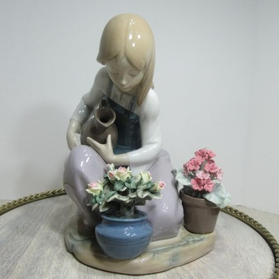 Lladro 1376 Watering the Flowers Retired Mint Condition! Original