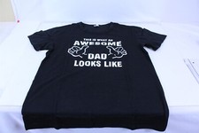 This is What an Awesome Dad Looks Like T-Shirt Black SS Medium Fathers Day Gift
