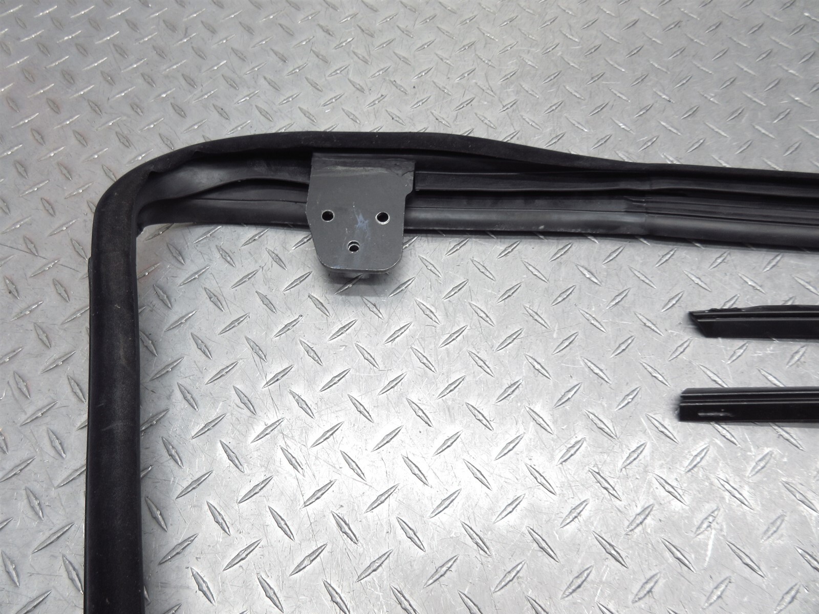 2008 Ferrari F430 Spider 65797300 Front Windshield Windscreen Glass Seal Gasket