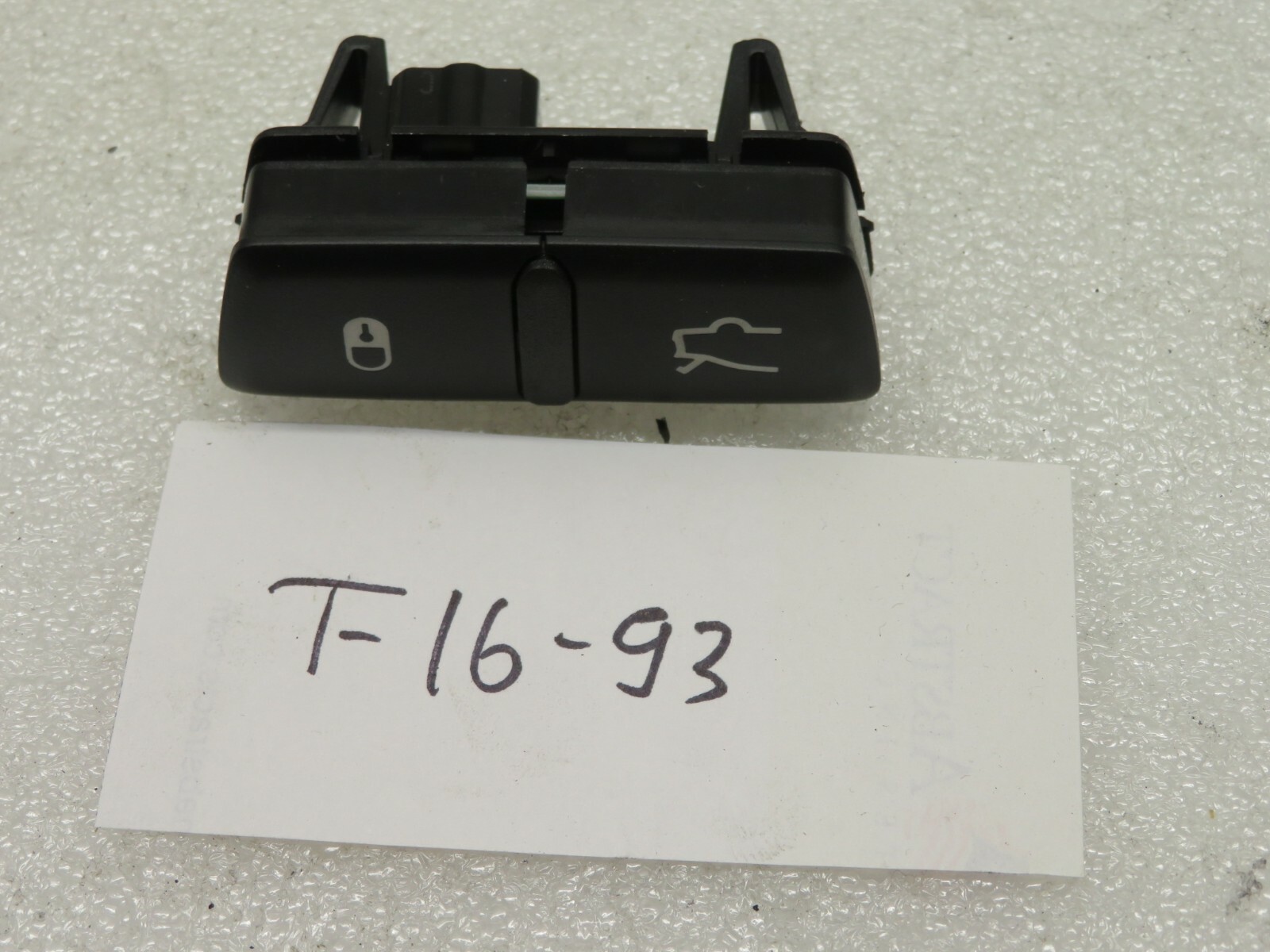 2014-2019 MASERATI GHIBLI SQ4 REAR TRUNK LID DOOR LOCK UNLOCK SWITCH BLACK OEM 