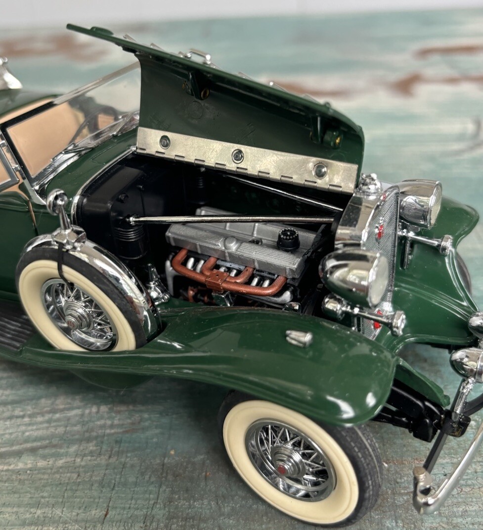 Danbury Mint 1932 Cadillac V-16 Sport Phaeton 1:24 Mint