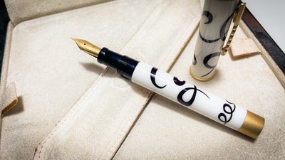 Omas Emozioni Di Carnevale Limited Edition Fountain Pen - Medium - 009A004303-80