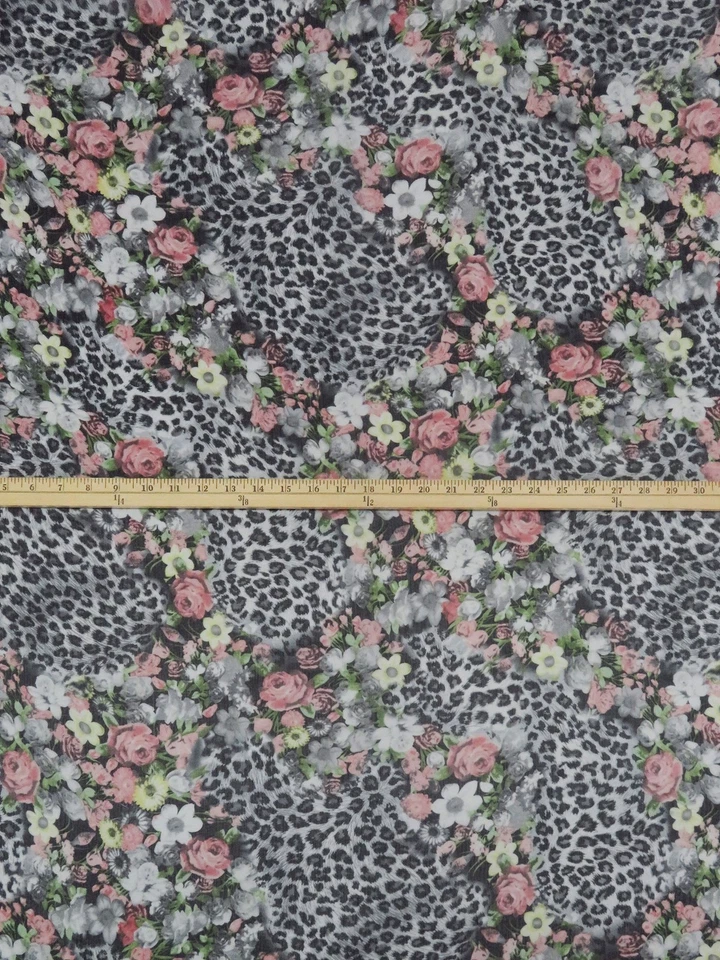 Tela de gasa arrugada floral con estampado de animales tela de ropa semi transparente por yarda Foto 2 de 2