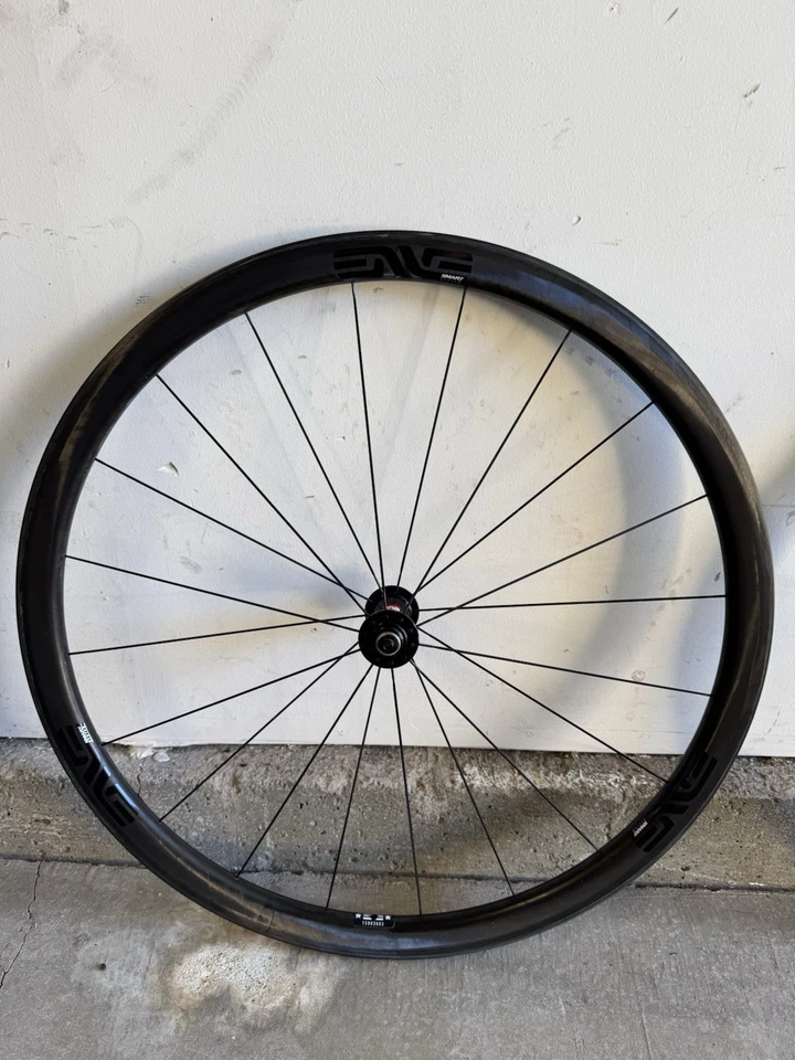 Juego de ruedas de freno de llanta cubierta de carbono ENVE SES 3.4 DT Swiss 240s Shimano/SRAM 11 Foto 2 de 4