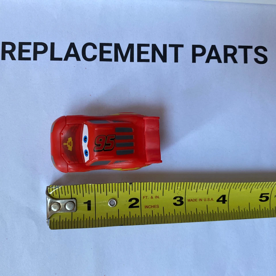 Monopoly Disney CARS 2 Repuesto LIGHTNING McQUEEN Figura Coche de Carreras Pieza Foto 3 de 3