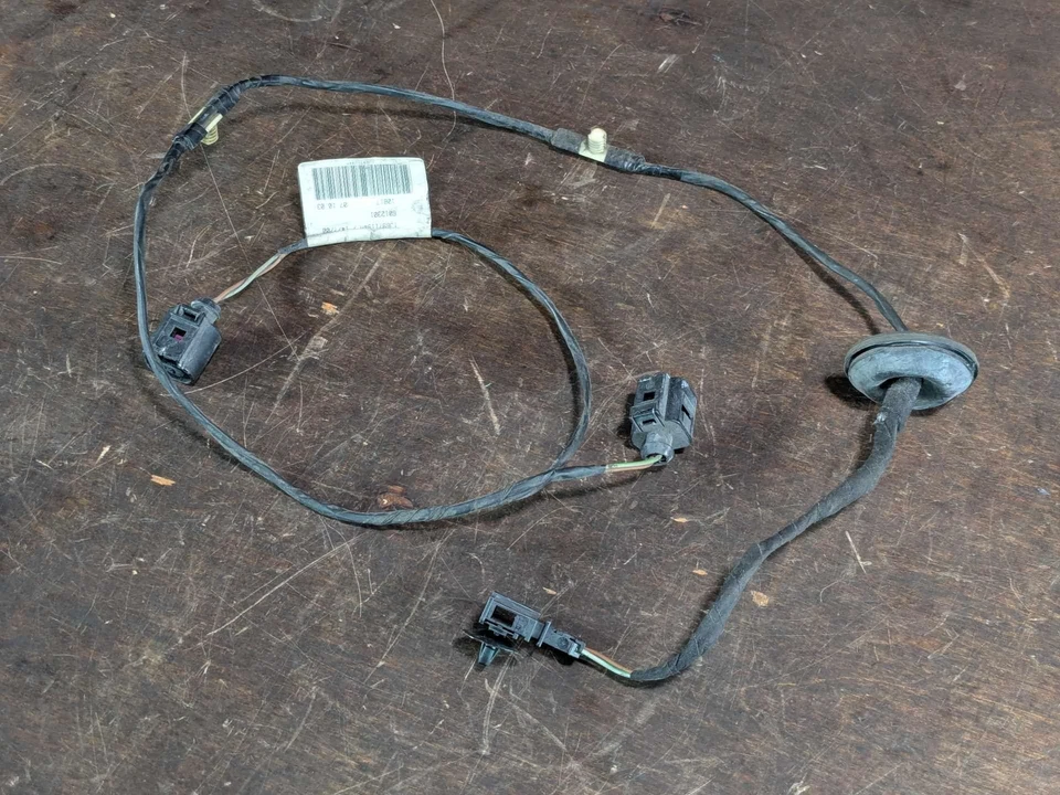 2000 - 2004 年大众高尔夫 R32 GTI 后保险杠车牌线束织机 — 第 3/4 张图片