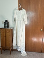 Vtg 60  s Ivory Lace Satin Seed Pearl Beaded Wedding Gown And Watteau Train