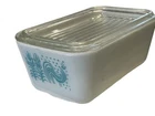 PYREX AMISH BUTTERPRINT Turquoise Rooster 502 Refrigerator Dish W/ Lid 1.5 pt