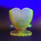Boyd's Crystal Art Glass HEART TOOTHPICK HOLDER #71 HONEYCOMB 6-2-03 Glow NOS — photo 1