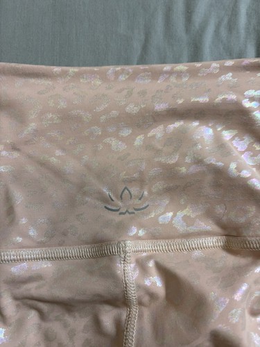 Beyond Yoga Women's Medium M Legging Pink Leopard USA Activewear EUC - Picture 7 of 8