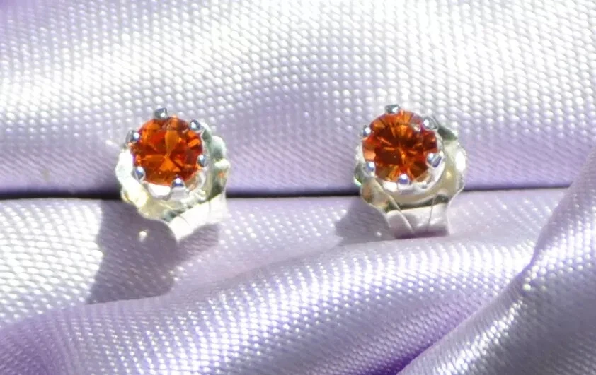 3MM ROUND ORANGE SAPPHIRE STUDS IN 925 STERLING SILVER - Image 2 of 3