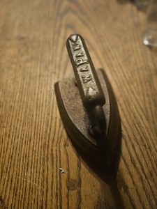 Vintage Wapak No. 8 Sad Iron Cast Iron Estate sale find Very Nice