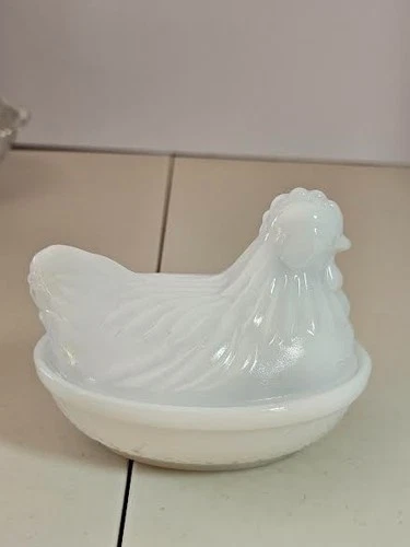 hazel atlas glass Vintage Hen On Nest (Milk Glass)
