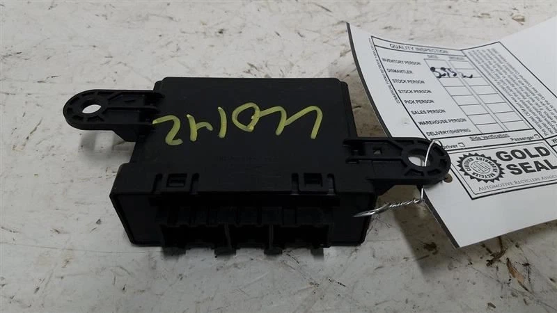 Модуль управления шасси системы помощи при парковке 2016 Cadillac XTS 2092960 - Изображение 2 из 4