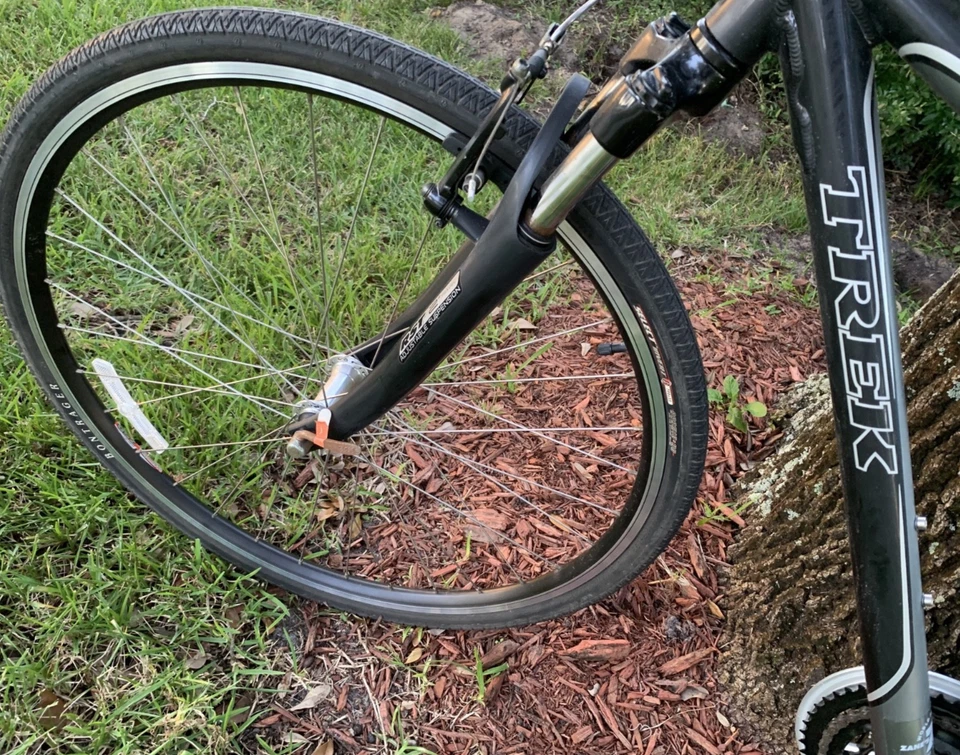 Trek 7200 Hybrid Bike, 17.5” frame,  USA Made - Image 2 of 4