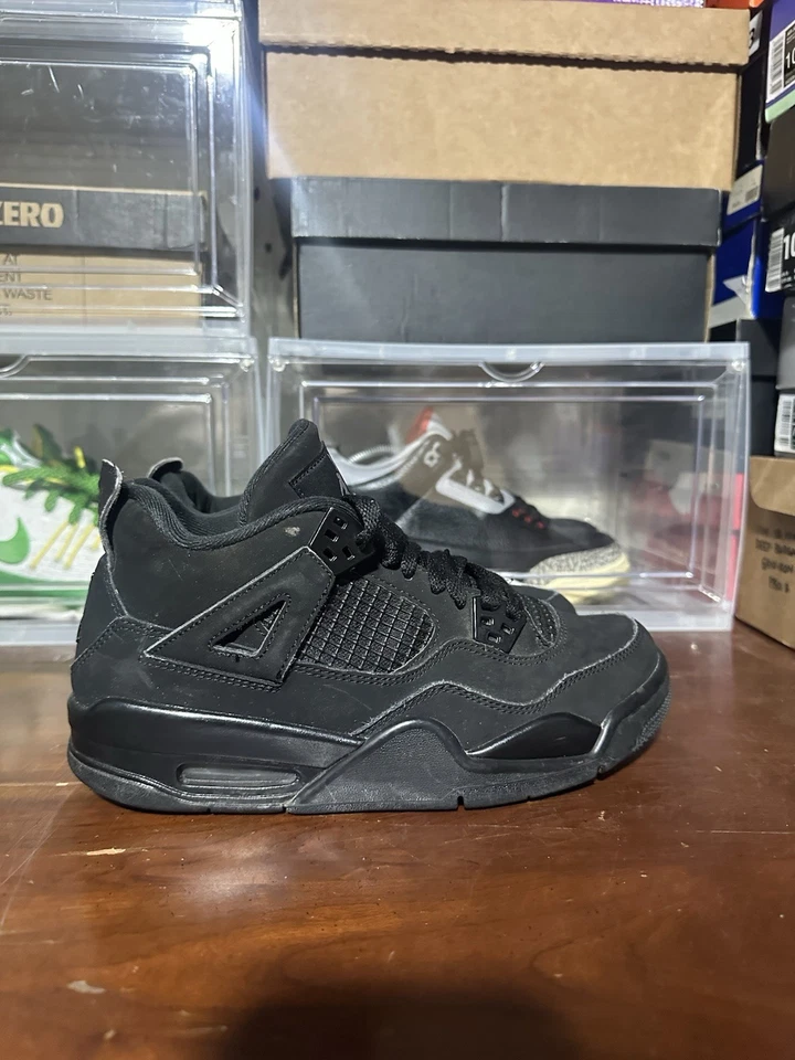 Talla 6.5 (GS) - Jordan 4 Retro 2020 Low Black Cat Foto 4 de 4